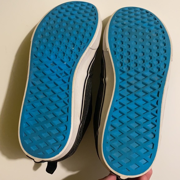 Used VANS shoes ,still in excellent condition. Size 5 US Youth.Open to Offers 🤗 - Picture 5 of 5
